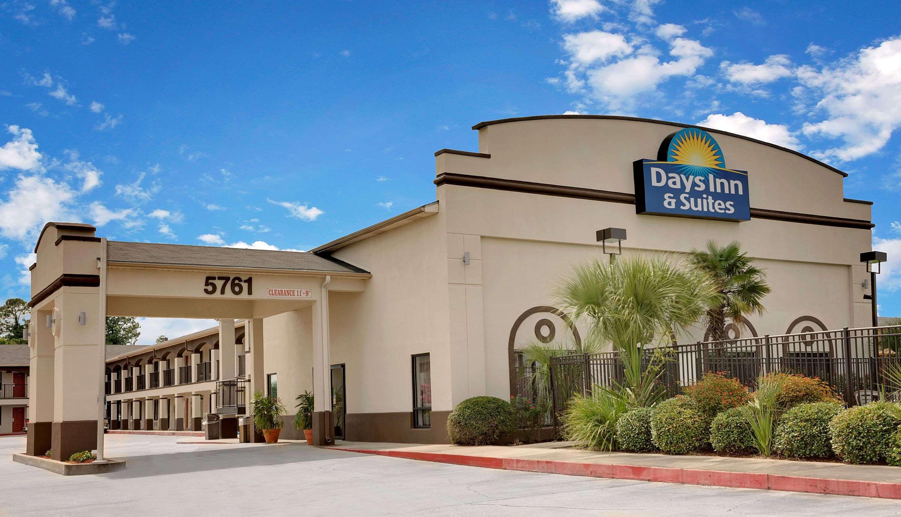 Days Inn & Suites By Wyndham Opelousas Exterior photo