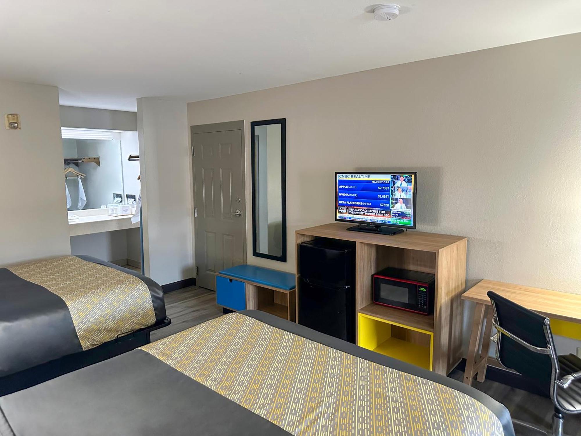 Days Inn & Suites By Wyndham Opelousas Exterior photo