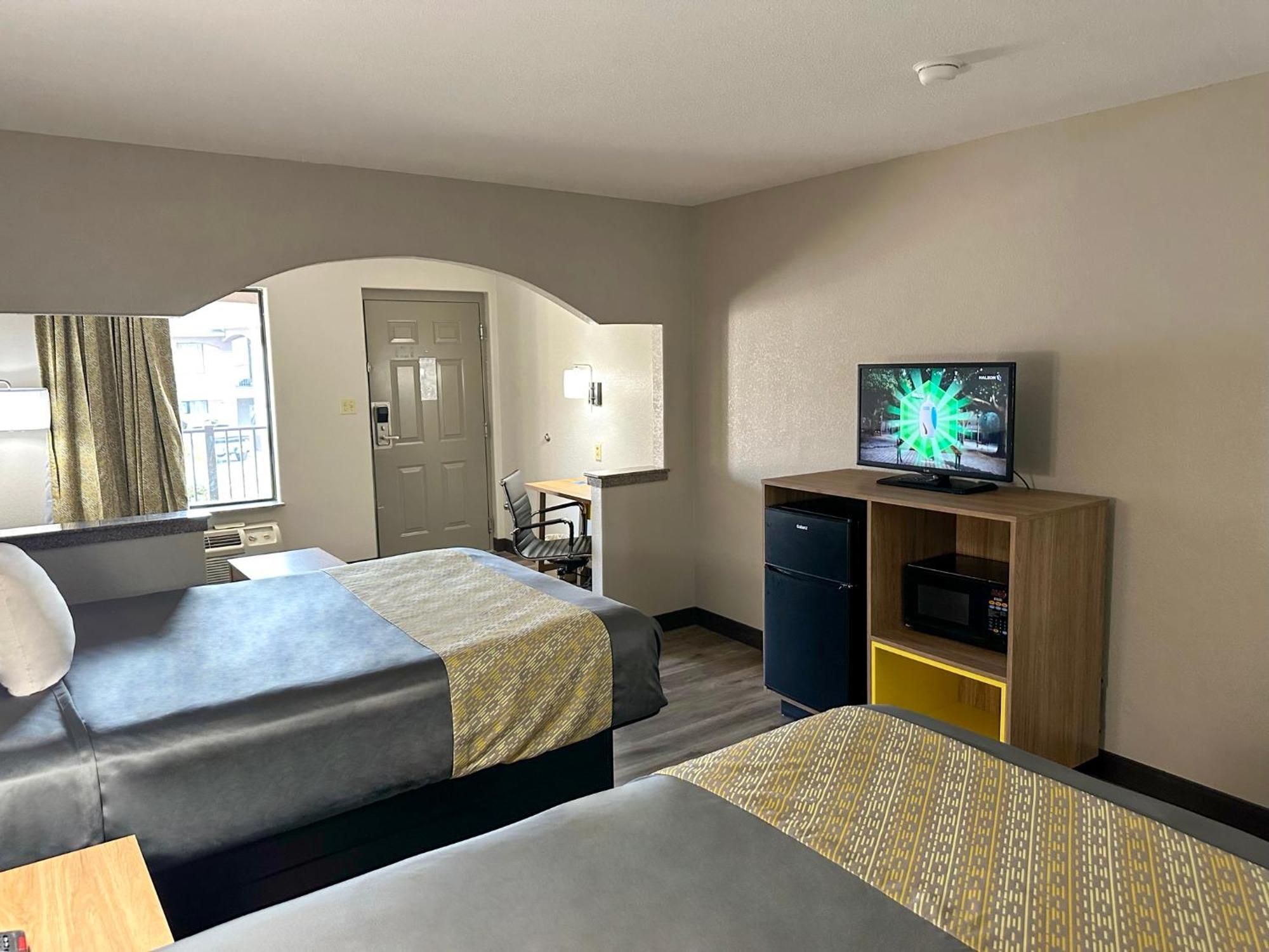 Days Inn & Suites By Wyndham Opelousas Exterior photo