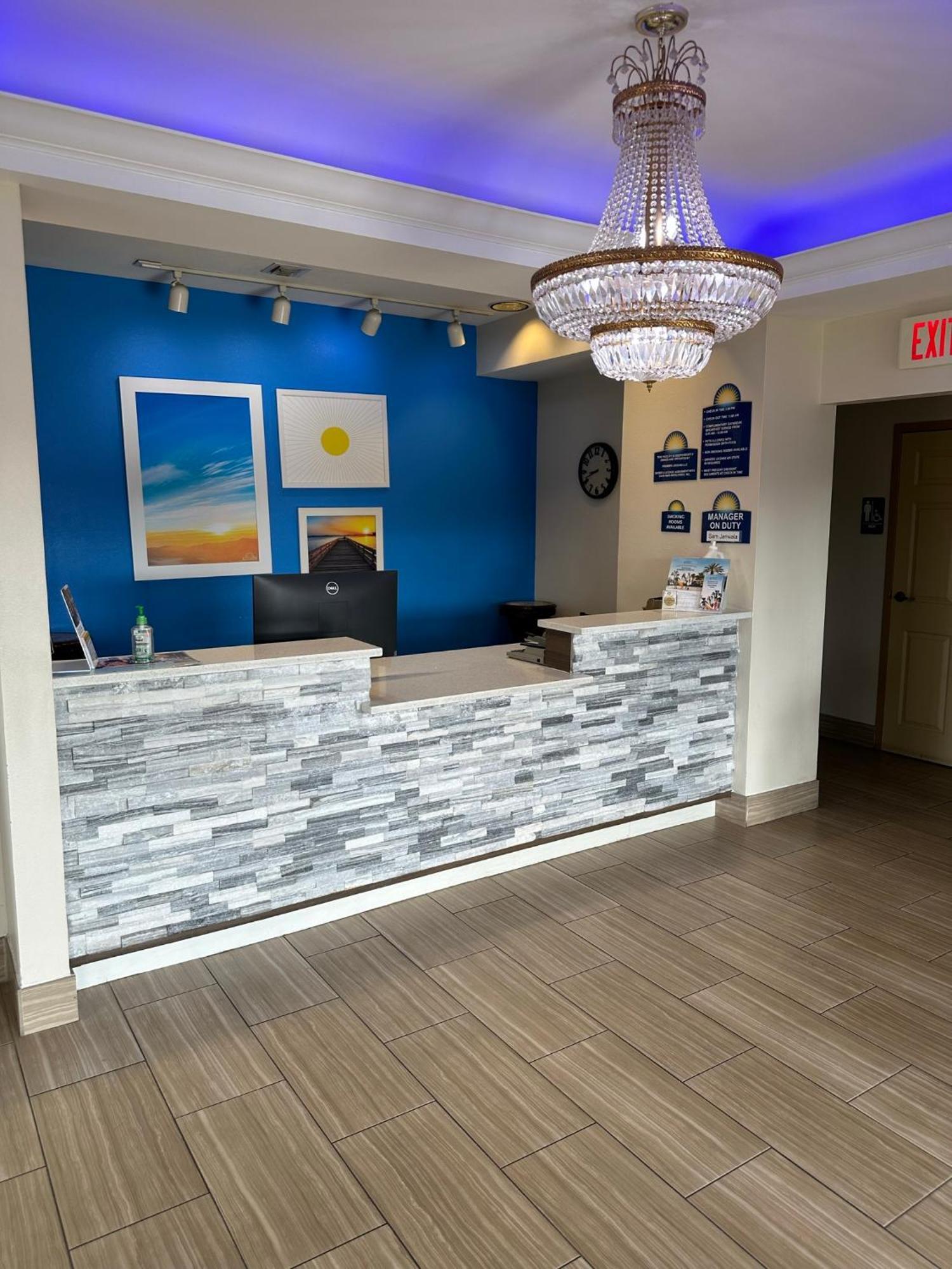 Days Inn & Suites By Wyndham Opelousas Exterior photo